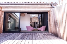 MAP Menuiseries : Pose d'une baie vitrée repliable dans un appartement secteur Jardin Public à Bordeaux. Avec Akiko architecture - 2